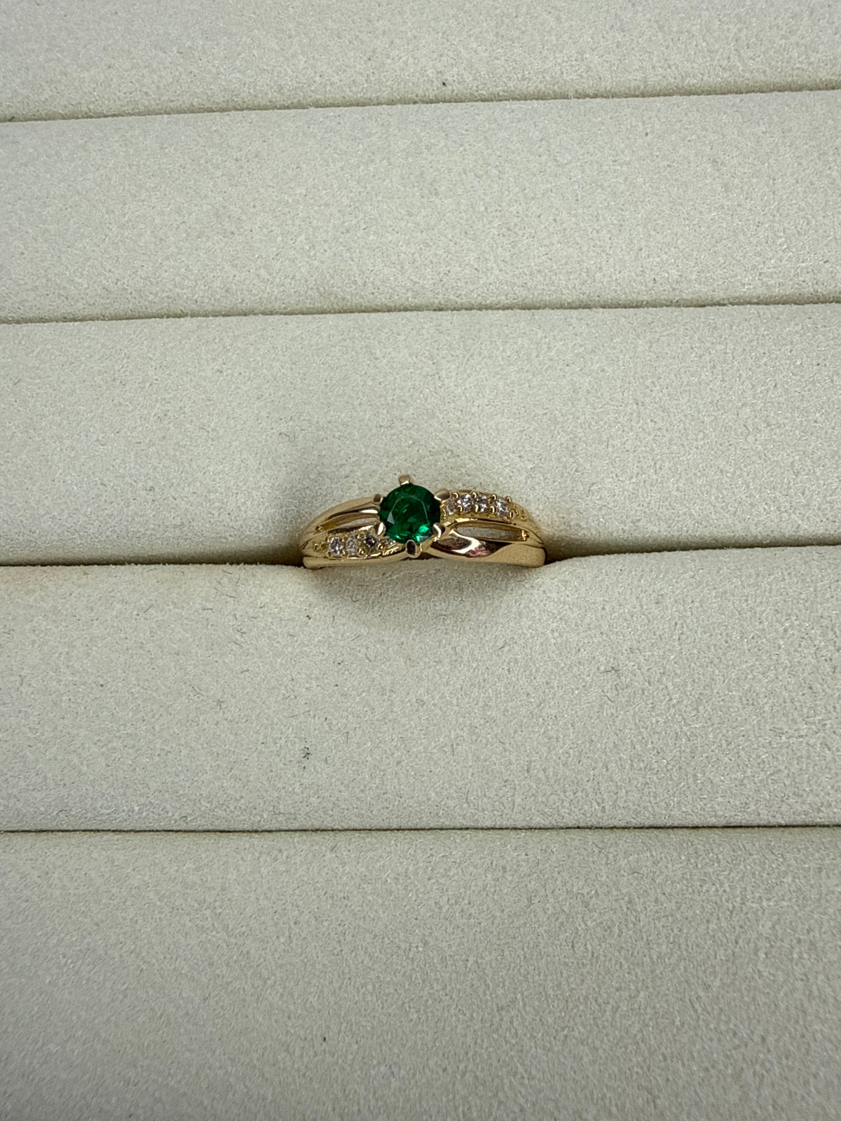 Anillo de circon verde Talla 6 1/4 Nacional 18k