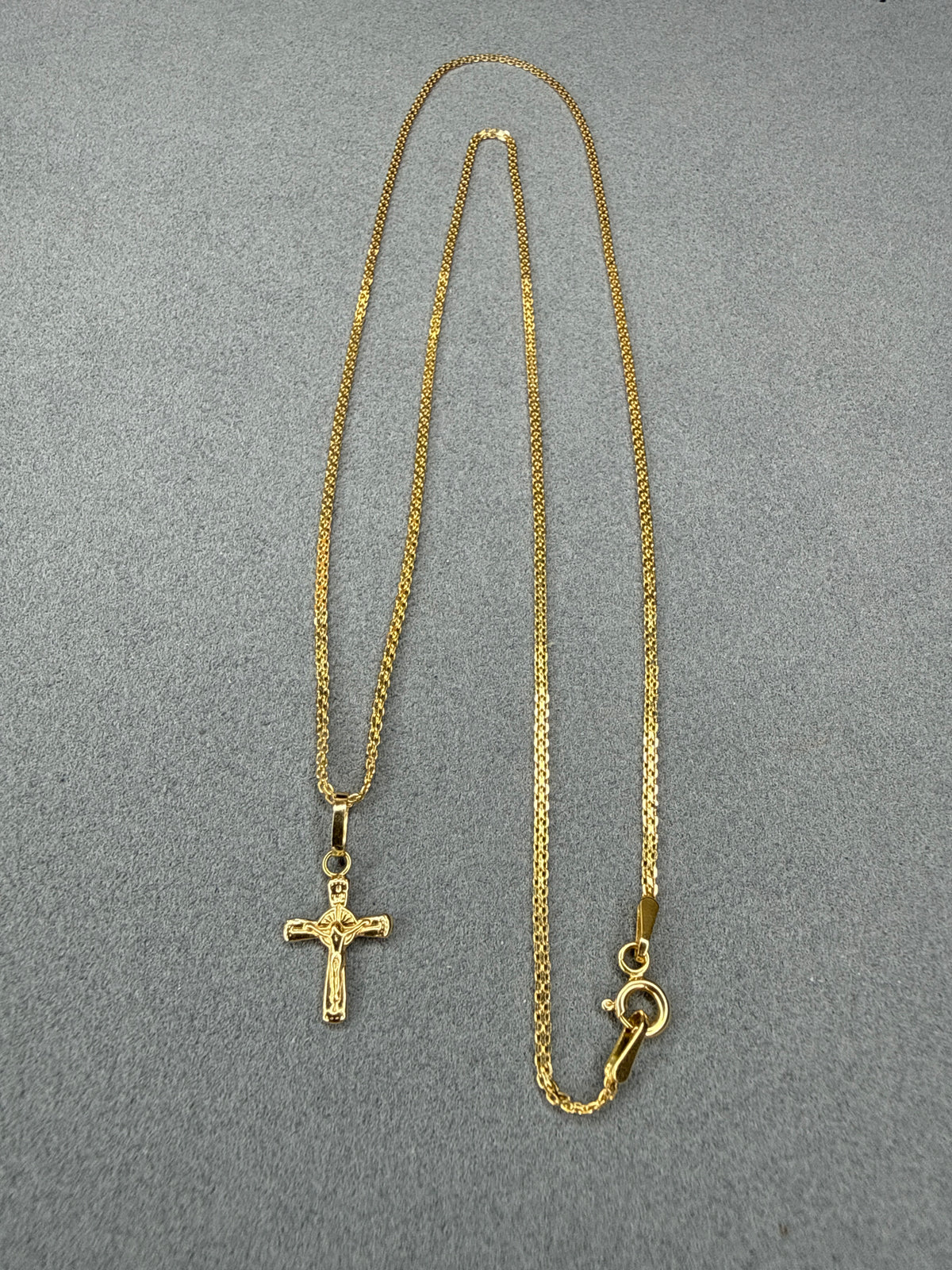 Dije Cruz con Jesucristo Italiano especial 18k