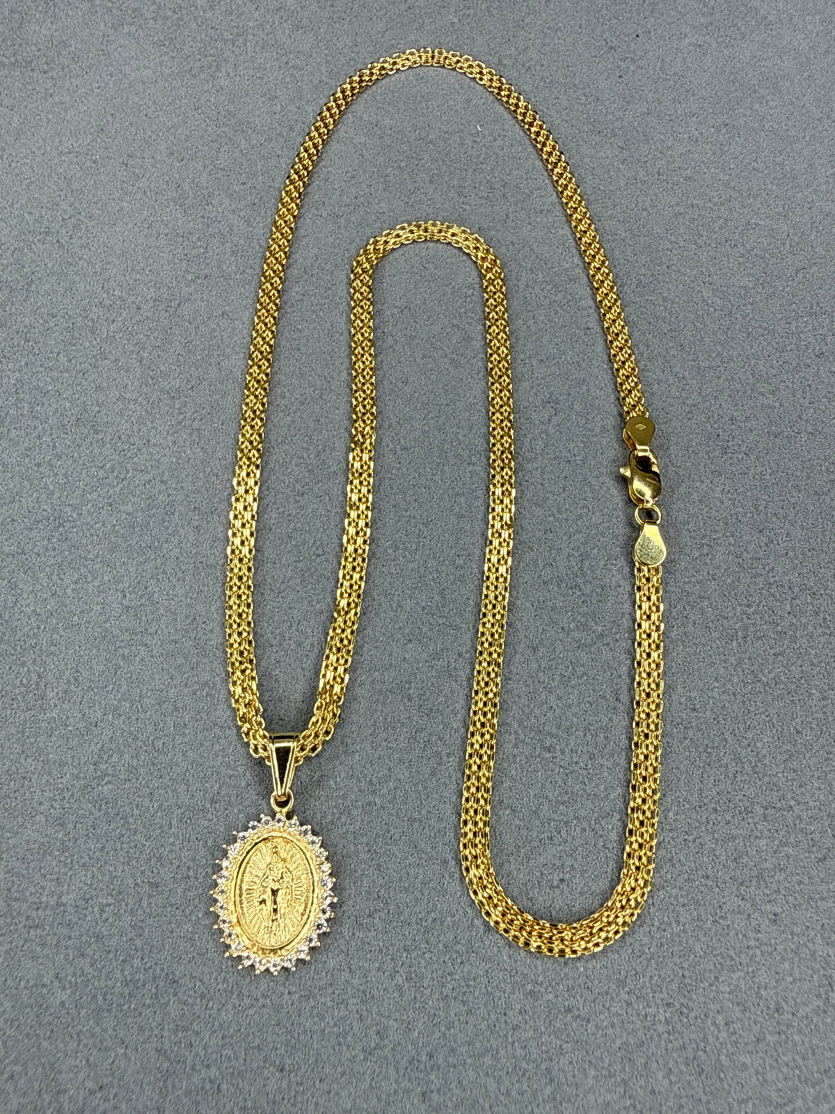 Dije de la Virgen del Carmen Nacional 18k