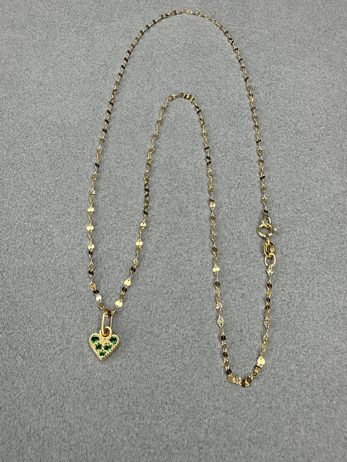 Dije mini corazón de circon verde Italiano especial 18k