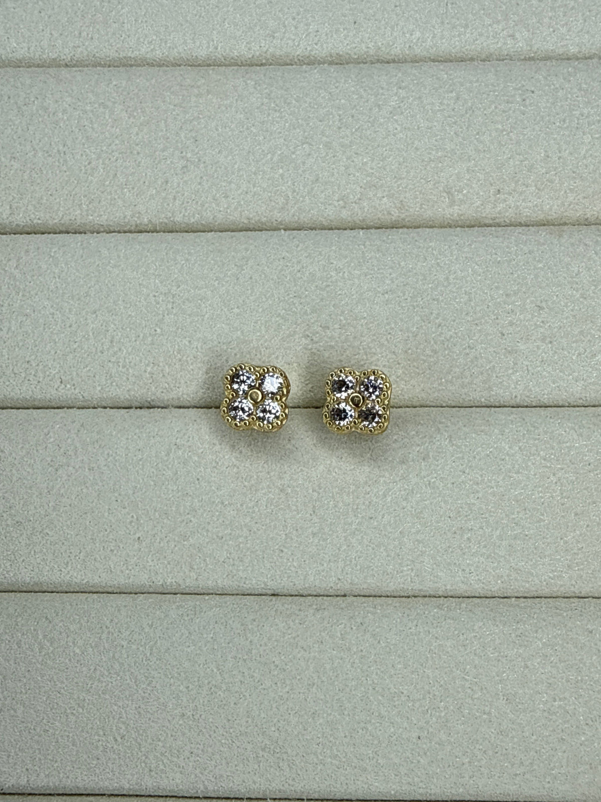 Topitos flor de circon blanco Nacional 18k