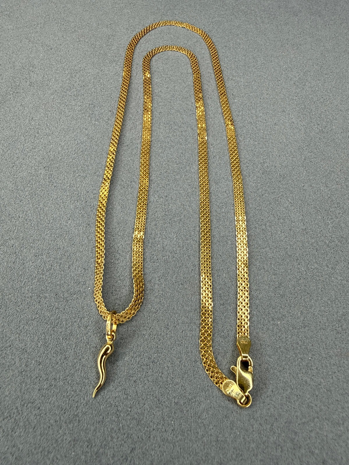 Dije chile dorado Italiano especial 18k