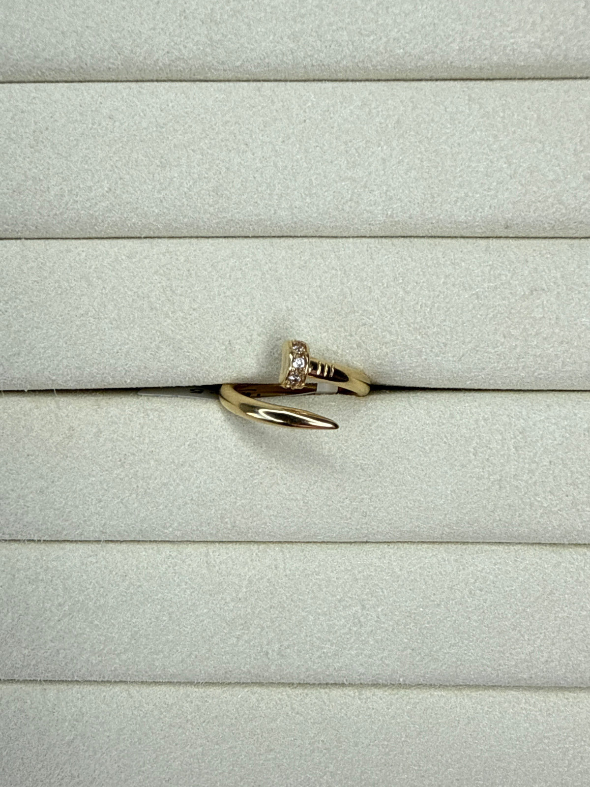 Anillo estilo clavo Cartier Talla 5 Nacional 18k