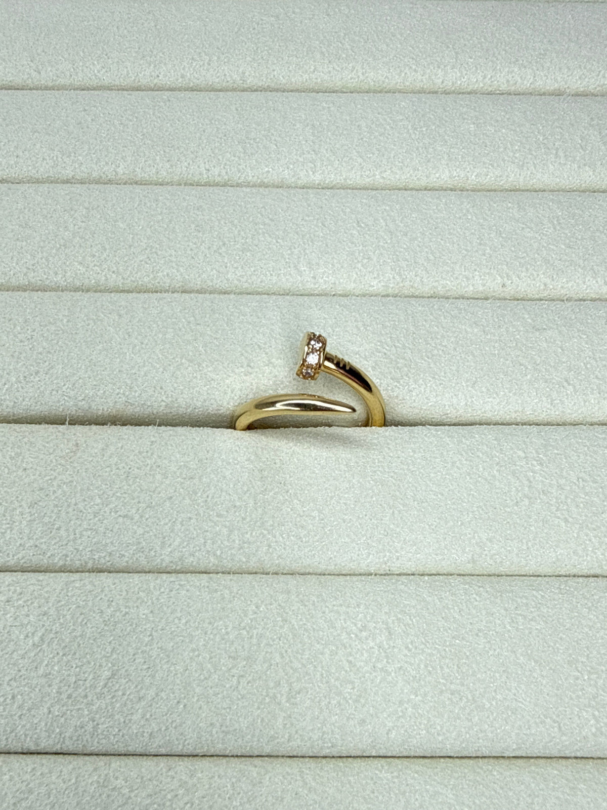 Anillo estilo clavo Cartier Talla 5 Nacional 18k