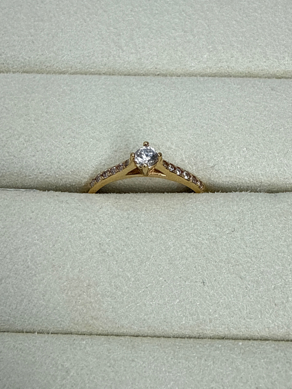 Anillo de circon blanco Talla 5 3/4 Nacional 18k
