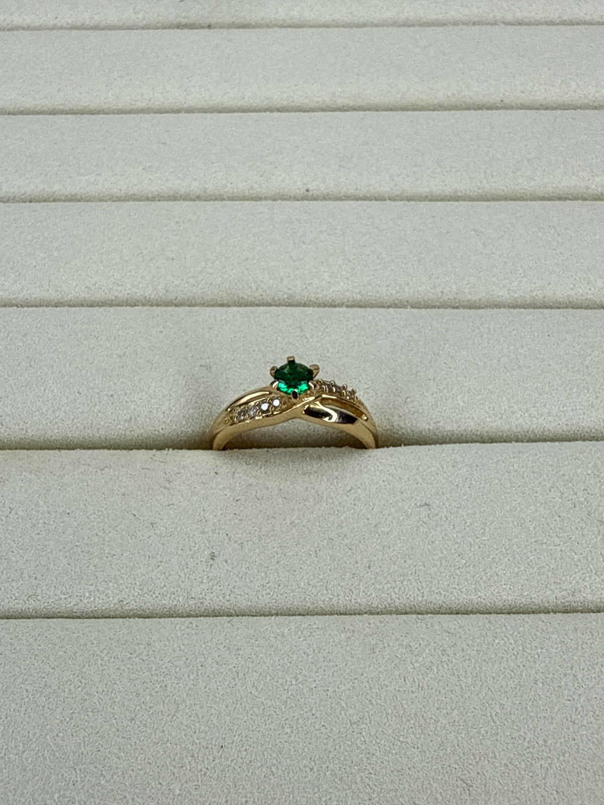Anillo de circon verde Talla 6 1/4 Nacional 18k
