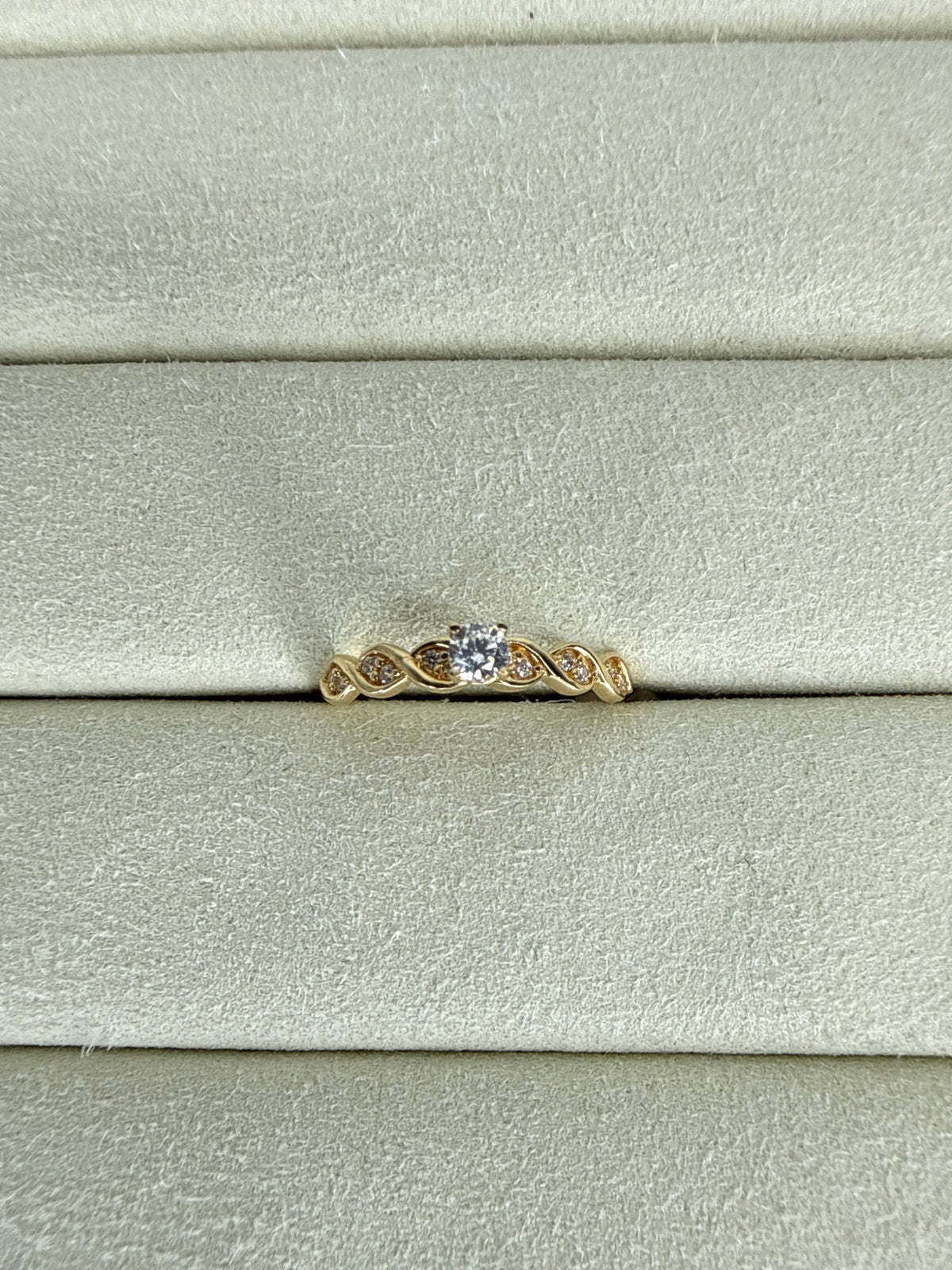 Anillo de circon blanco Talla 7 Nacional 18k
