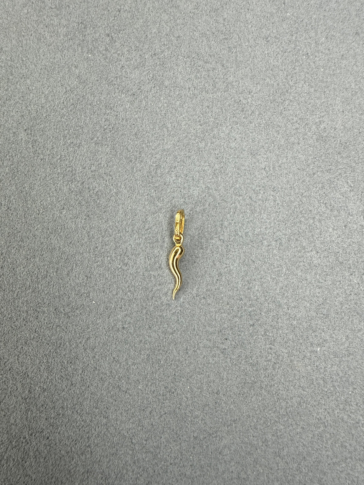 Dije chile dorado Italiano especial 18k