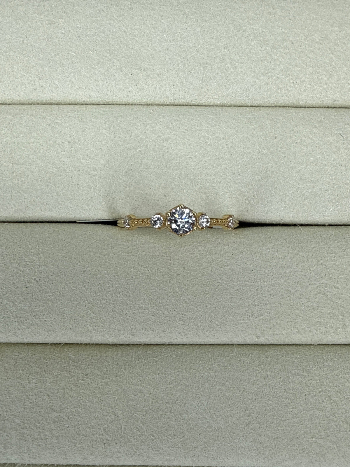 Anillo de circonio blanco Talla 8 Nacional 18 k