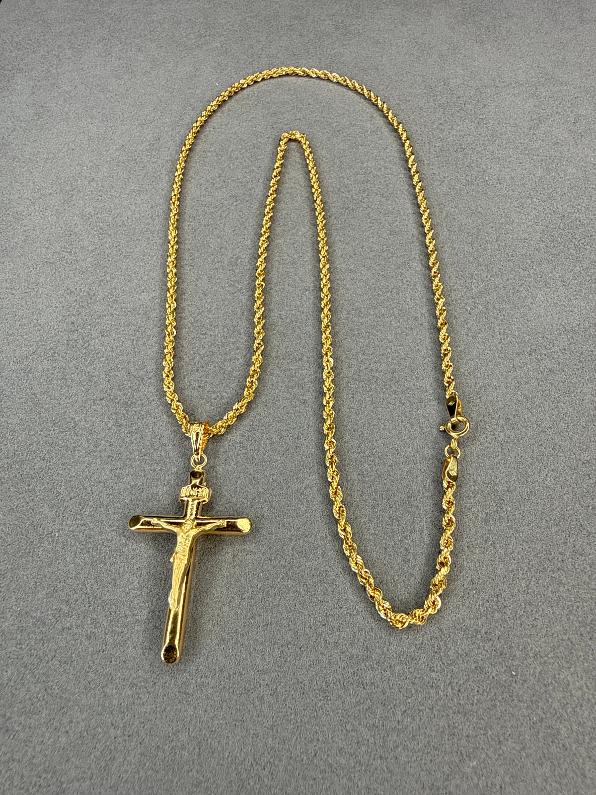 Cruz con Jesuscristo  Nacional 18k