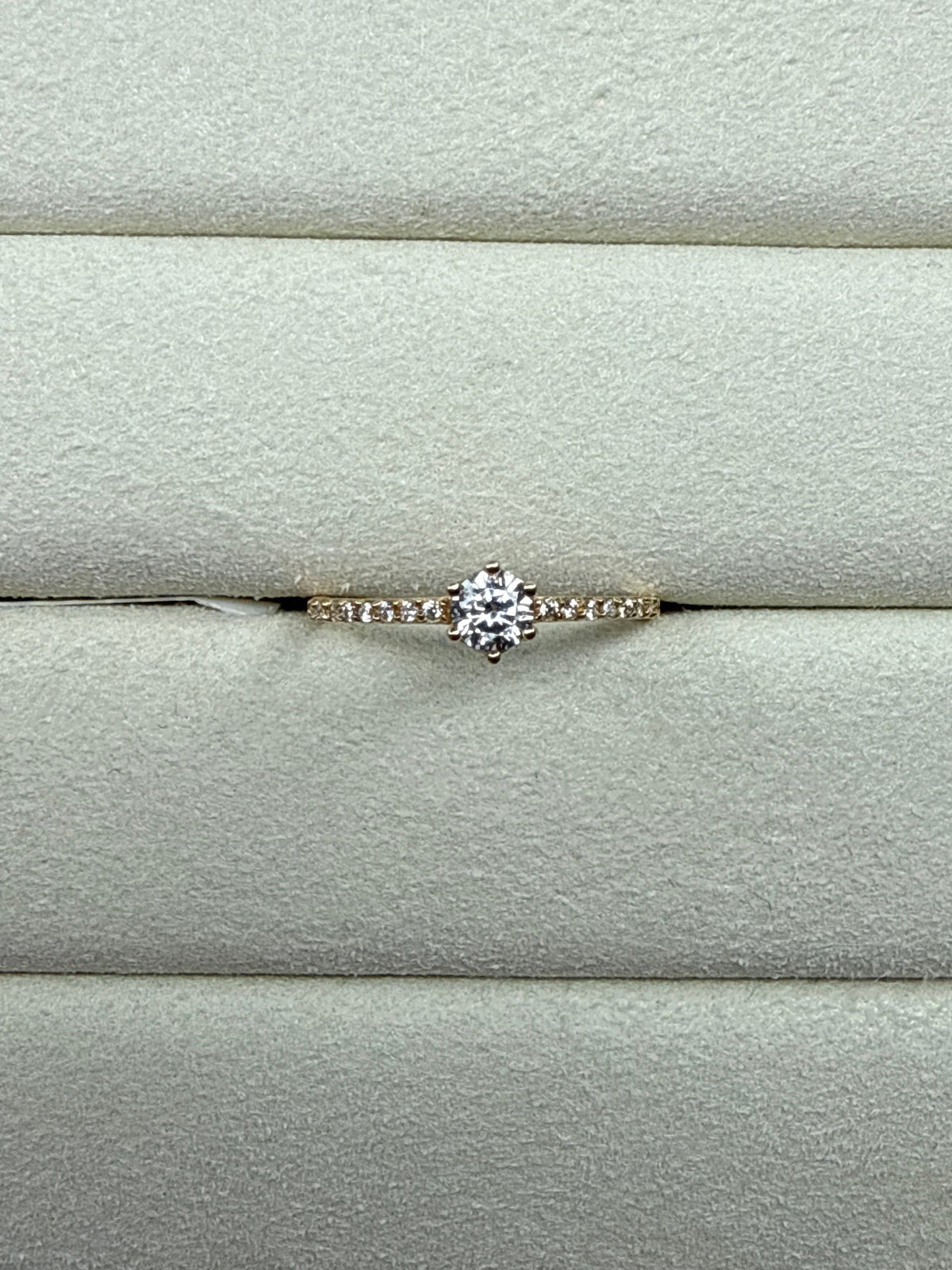 Anillo de circon blanco Talla 6 1/4 Nacional 18k