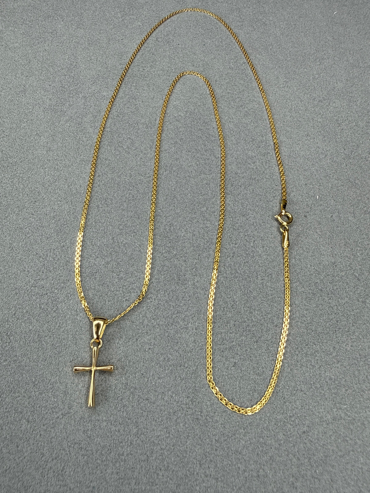 Dije cruz pequeña Italiano especial 18k