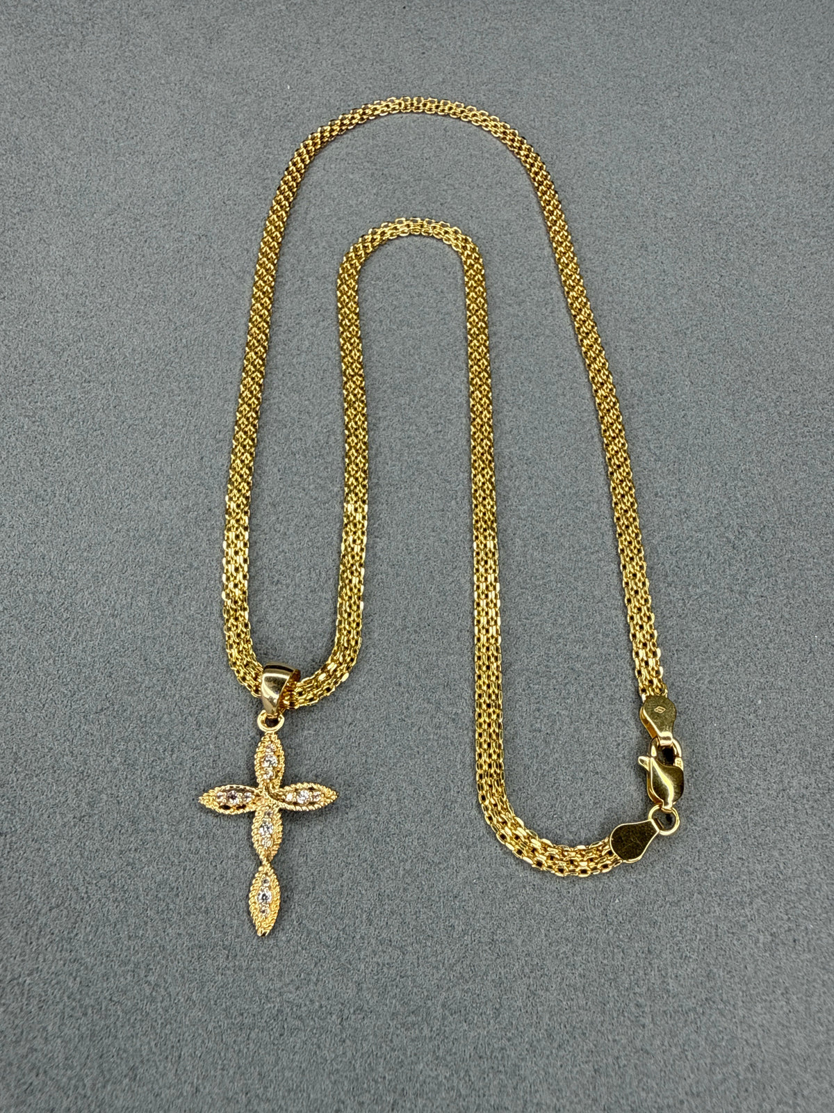 Cruz de circon blanco Nacional 18k