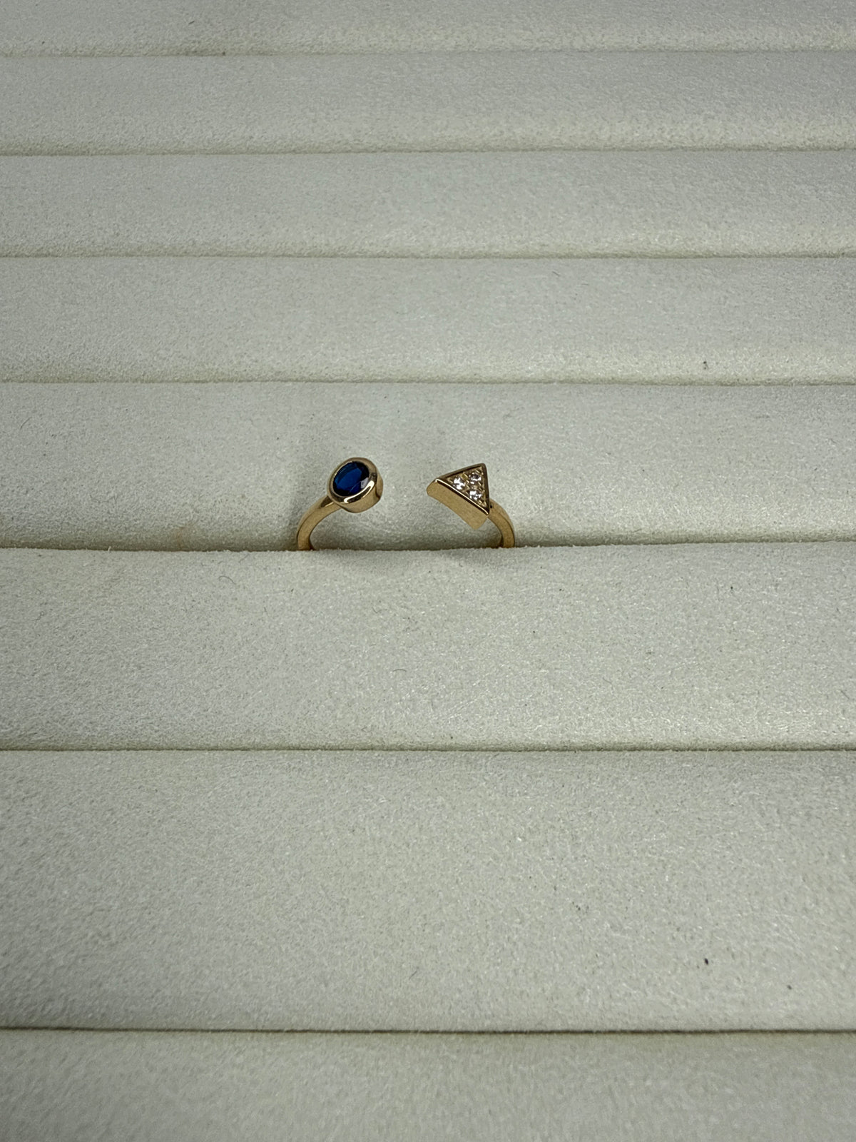Anillo de circon azul Talla 8 1/4 Nacional 18k