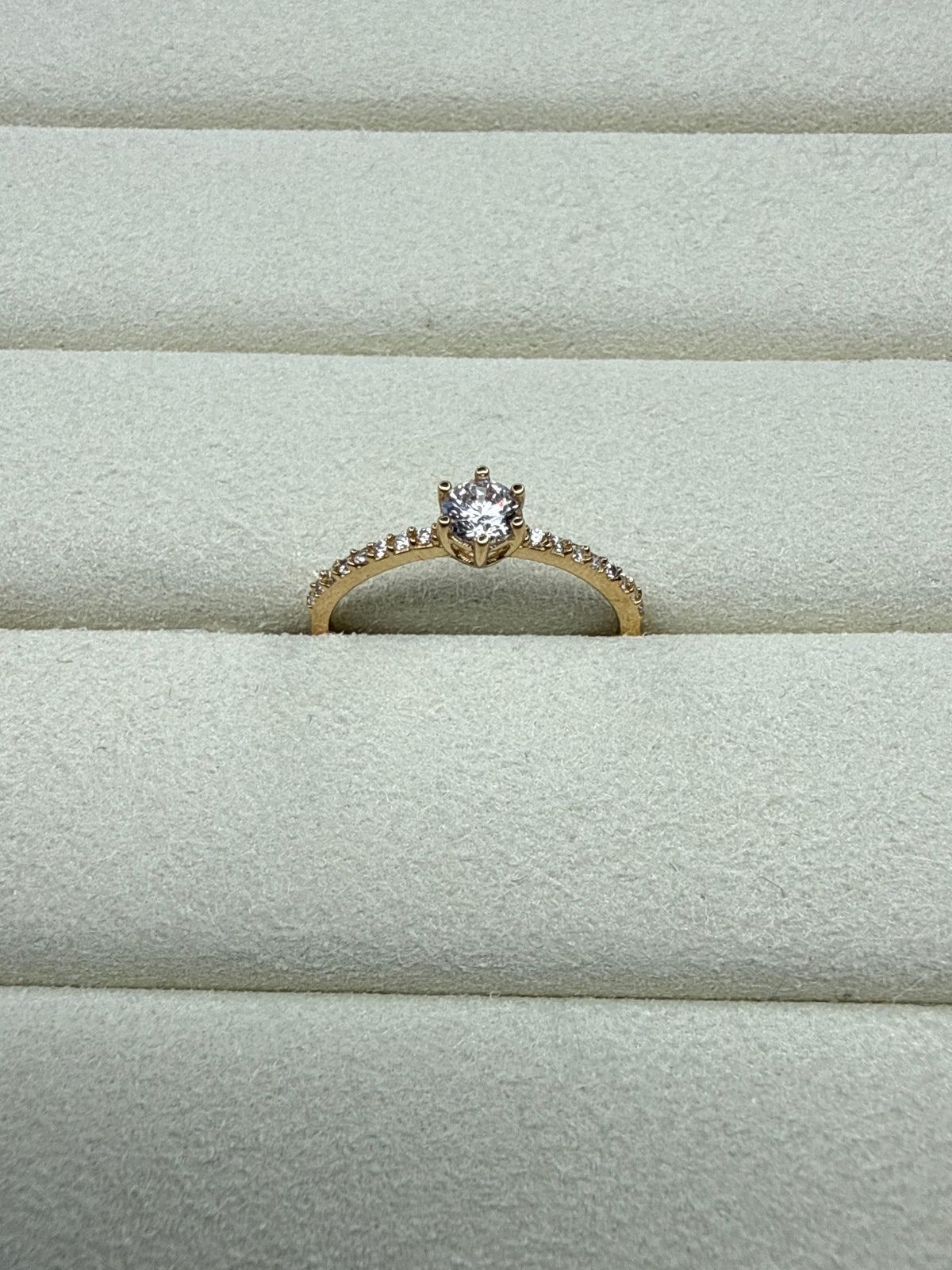 Anillo de circon blanco Talla 6 1/4 Nacional 18k
