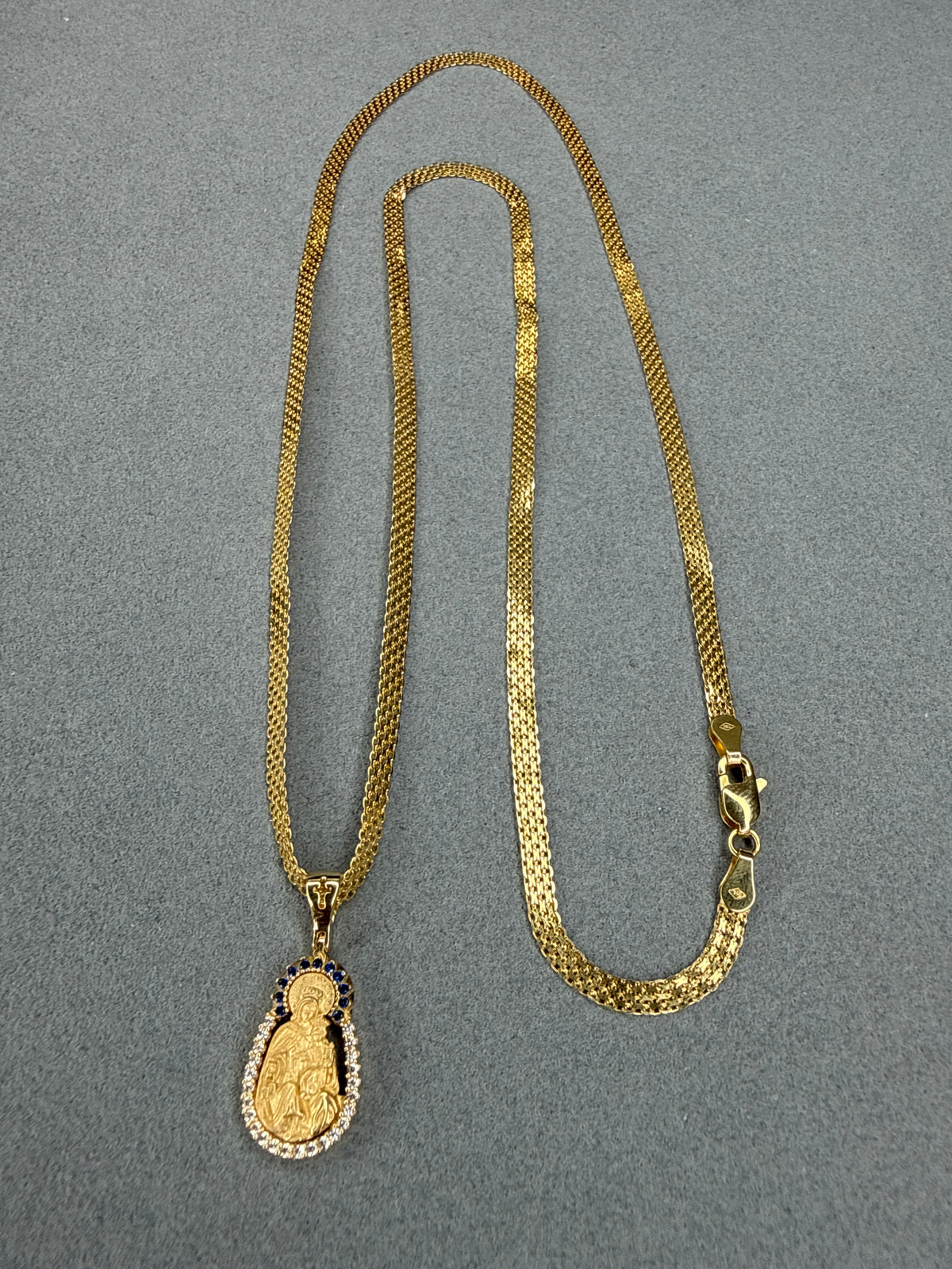 Dije de la Virgen con circon azul y blanco Italiano especial 18k