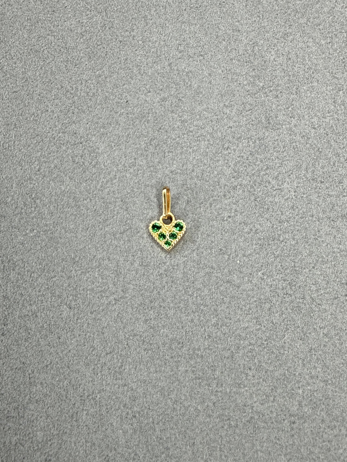 Dije mini corazón de circon verde Italiano especial 18k