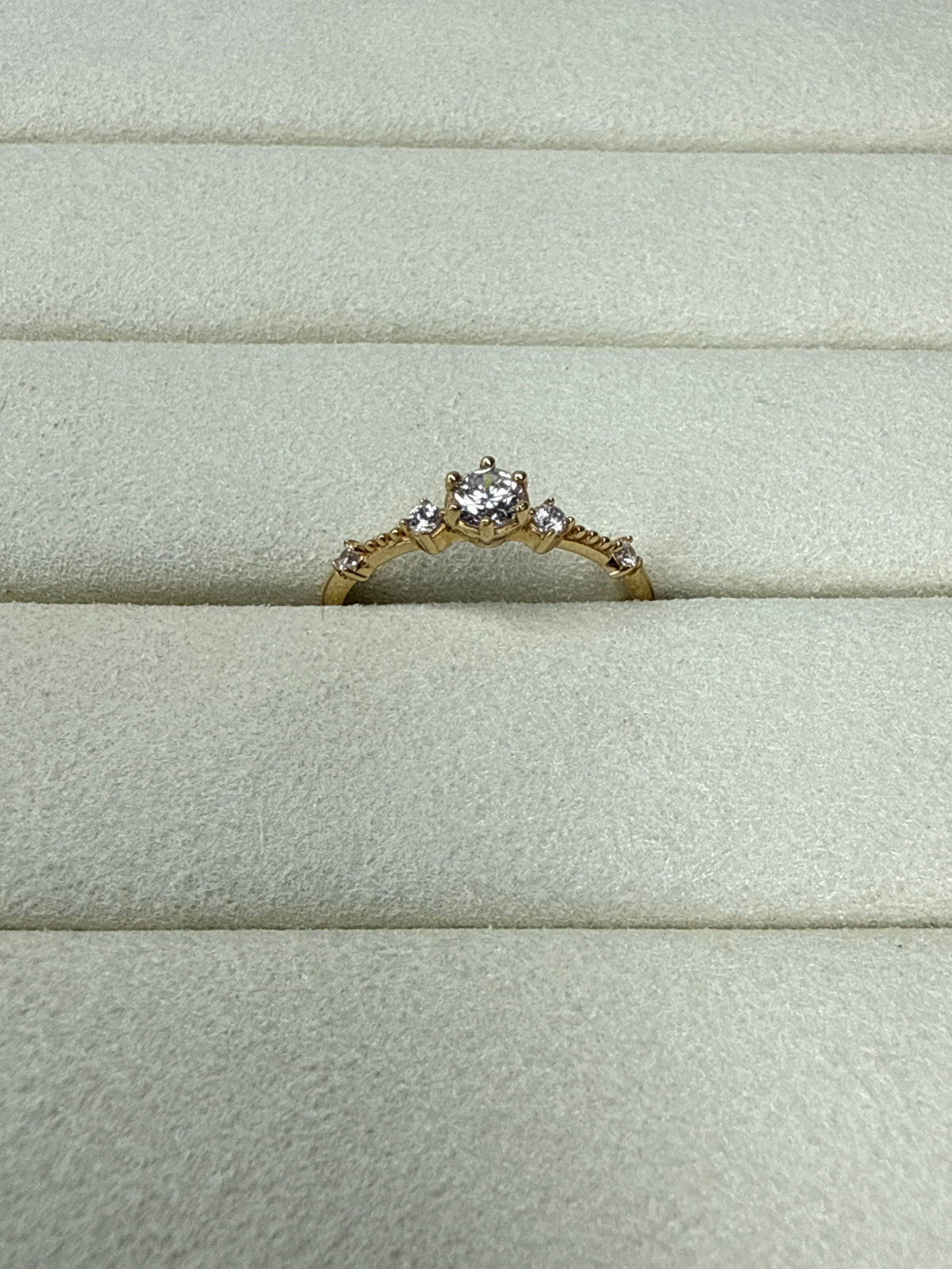 Anillo de circonio blanco Talla 8 Nacional 18 k