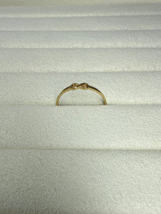Anillo infinito Talla 7 1/2  Nacional 18k