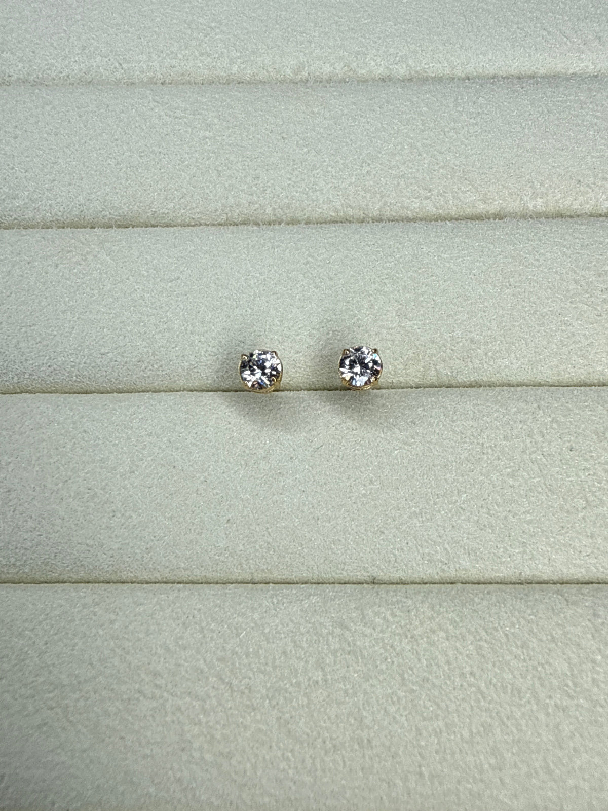 Topitos de rosquita con circon blanco Italiano 18k