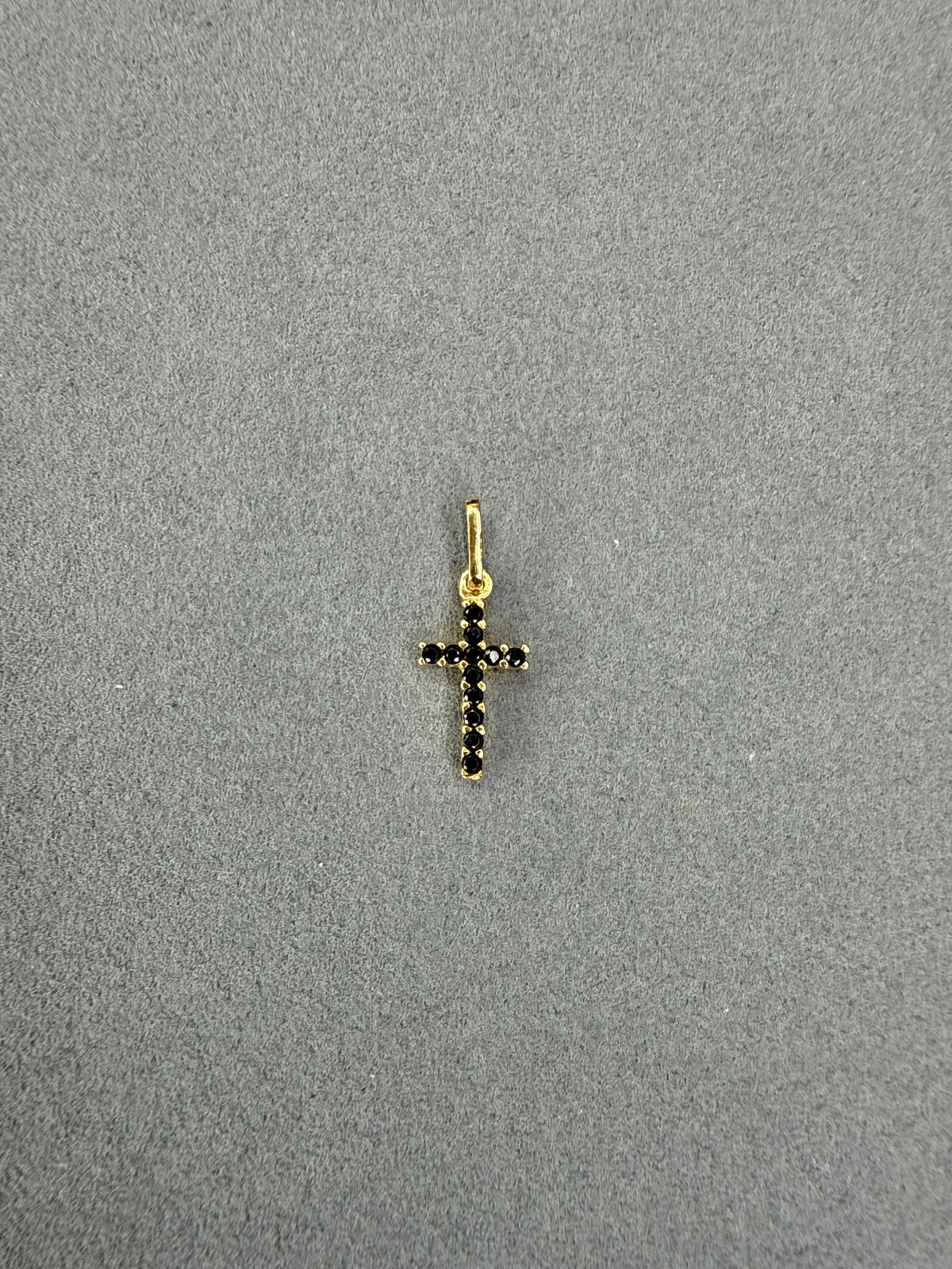 Dije Cruz de circon negro Italiano 18k