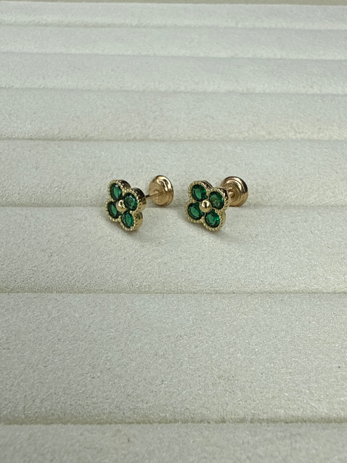 Topitos flor de circon verde Nacional 18k