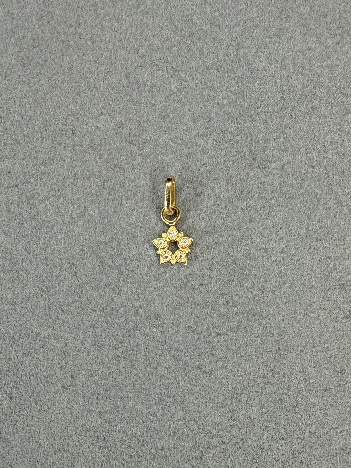 Dije mini flor de circon blanco Italiano especial 18k
