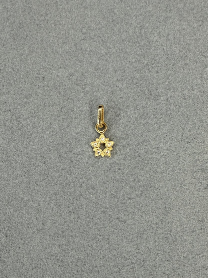 Dije mini flor de circon blanco Italiano especial 18k