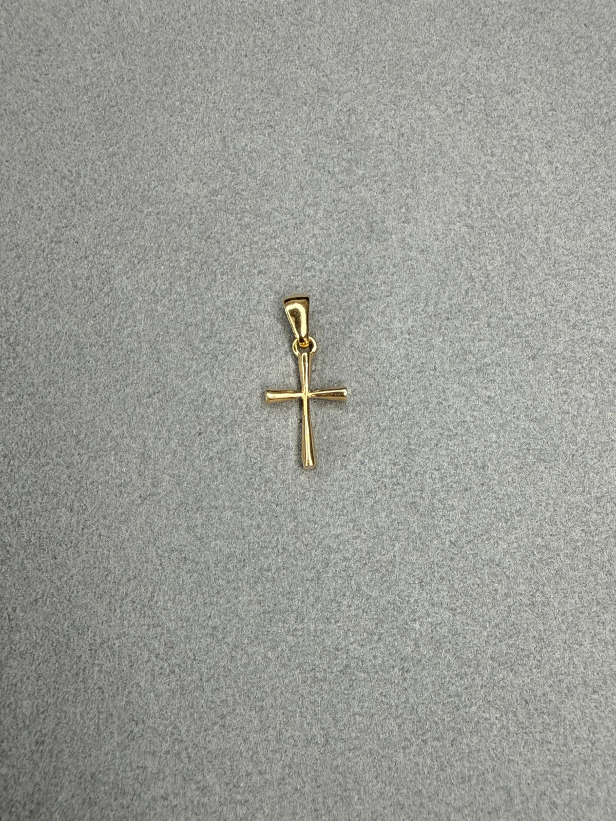 Dije cruz pequeña Italiano especial 18k