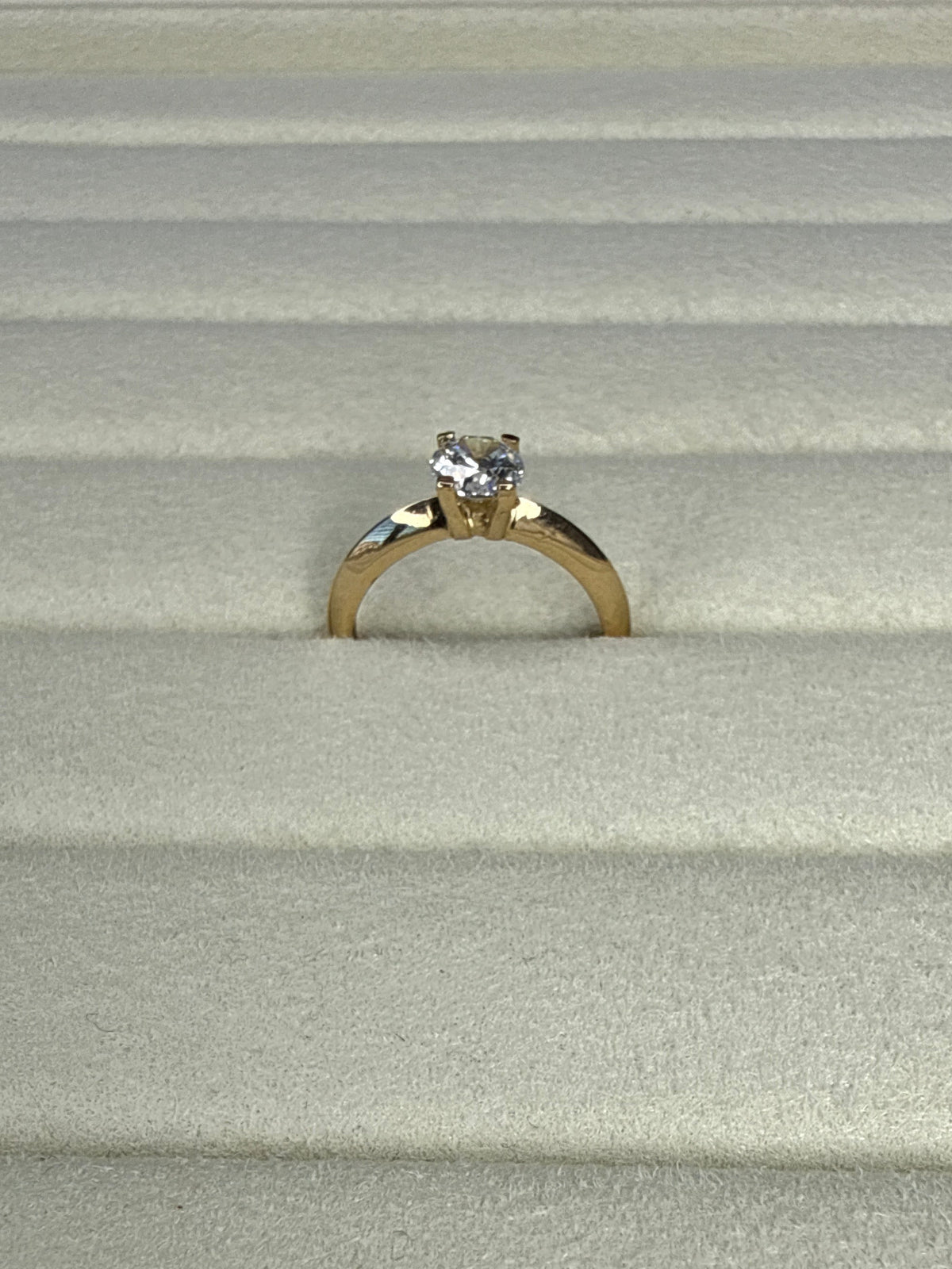 Anillo de circon blanco  Talla 6  Nacional especial 18k
