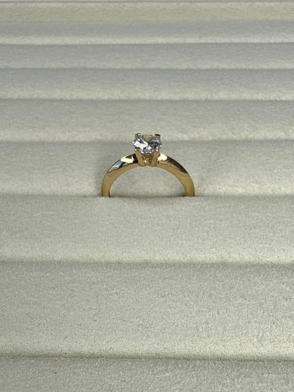 Anillo de circon blanco  Talla 6  Nacional especial 18k