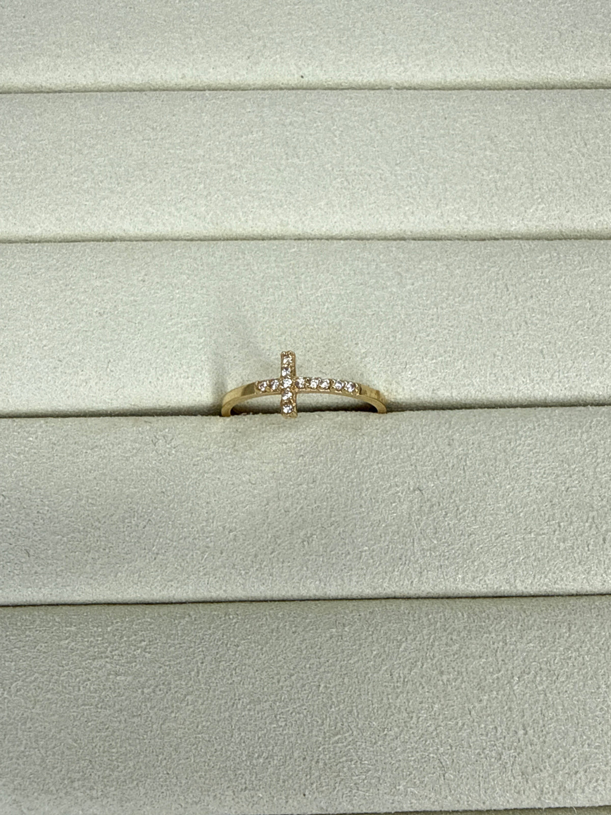 Anillo de cruz Talla 5 3/4  Nacional 18k