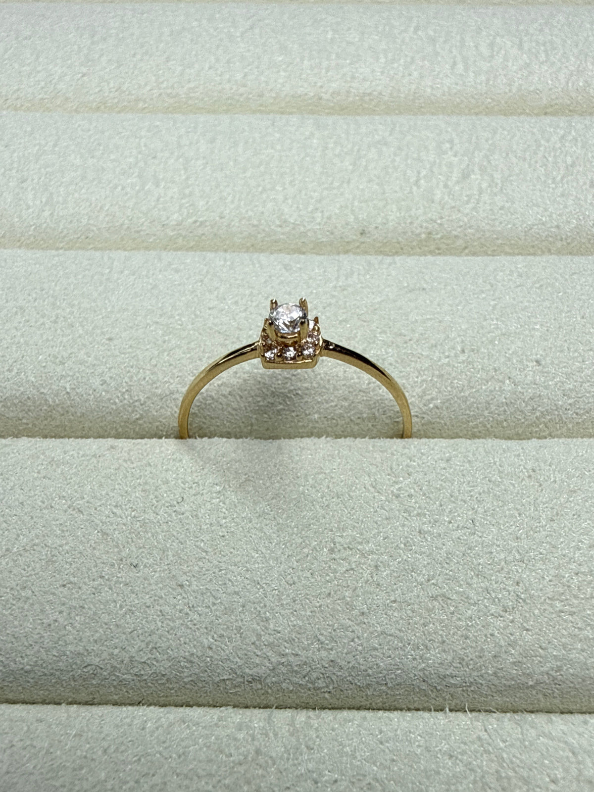 Anillo de circon blanco Talla 5 1/2 Nacional 18k